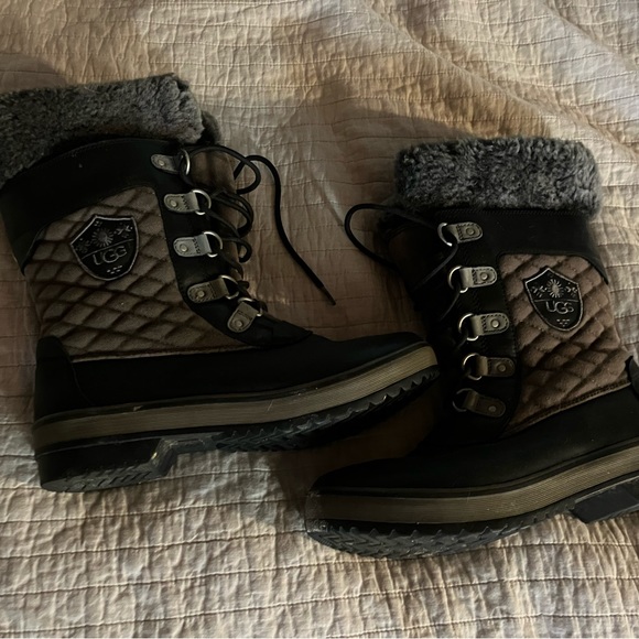 Women’s Ugg Boots - Picture 2 of 7